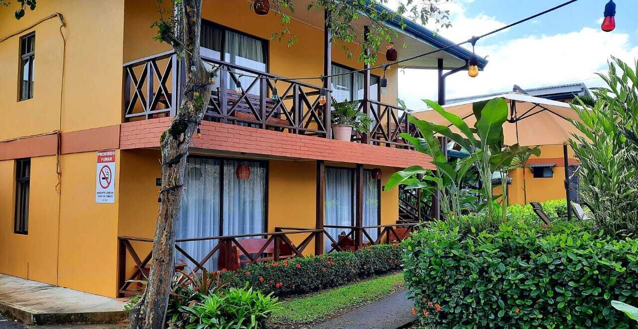 Double Standard | Espacio para trabajar con laptop y wifi gratis 