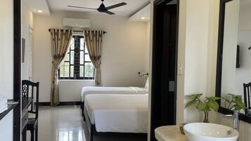 Triple Room | Minibar, in-room safe, desk, laptop workspace