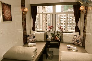 Minibar, in-room safe, soundproofing, free WiFi