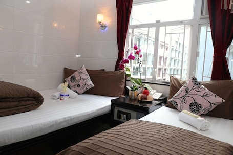 Minibar, in-room safe, soundproofing, free WiFi