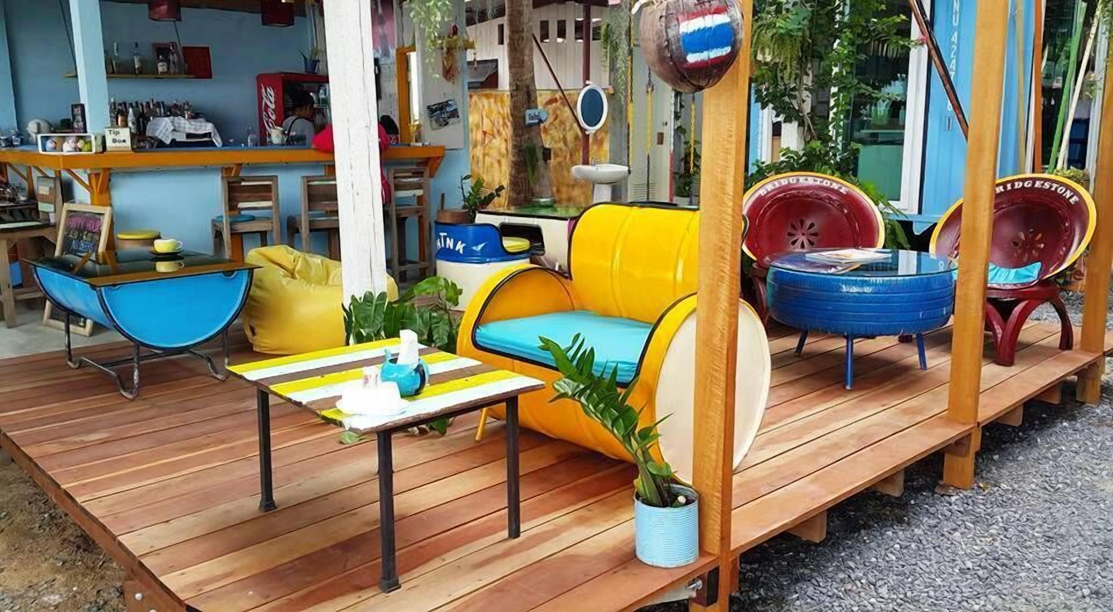 breakfast, lunch, dinner served; thai cuisine