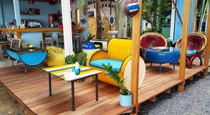 Breakfast, lunch, dinner served; Thai cuisine 