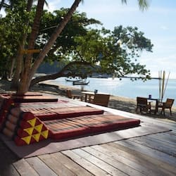 Breakfast, lunch, dinner served; Thai cuisine
