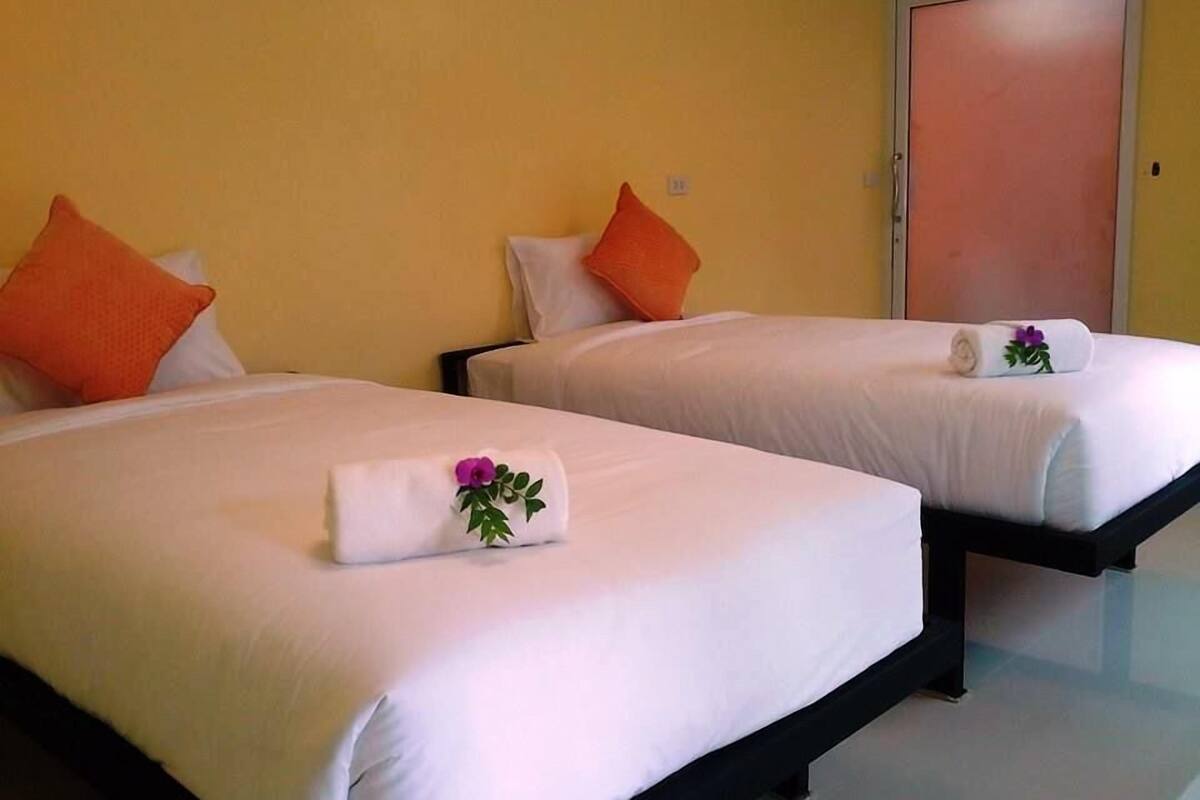 cottage, garden view | egyptian cotton sheets, down duvets, memory-foam beds, in-room safe