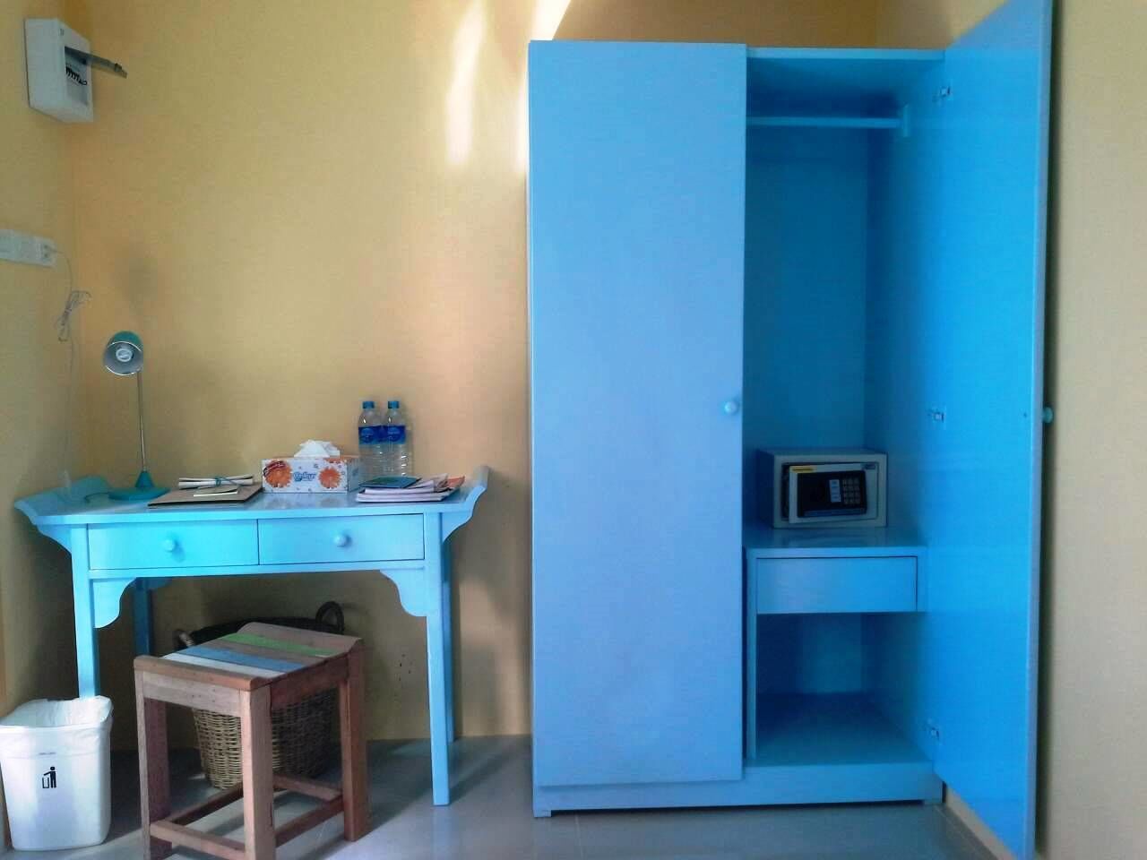 cottage, garden view | egyptian cotton sheets, down duvets, memory-foam beds, in-room safe