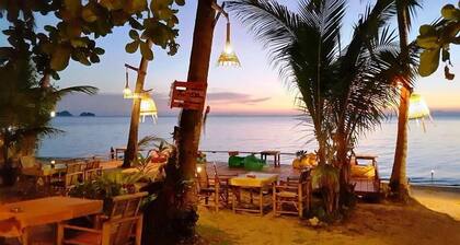 Think & Retro Cafe Lipa Noi Samui