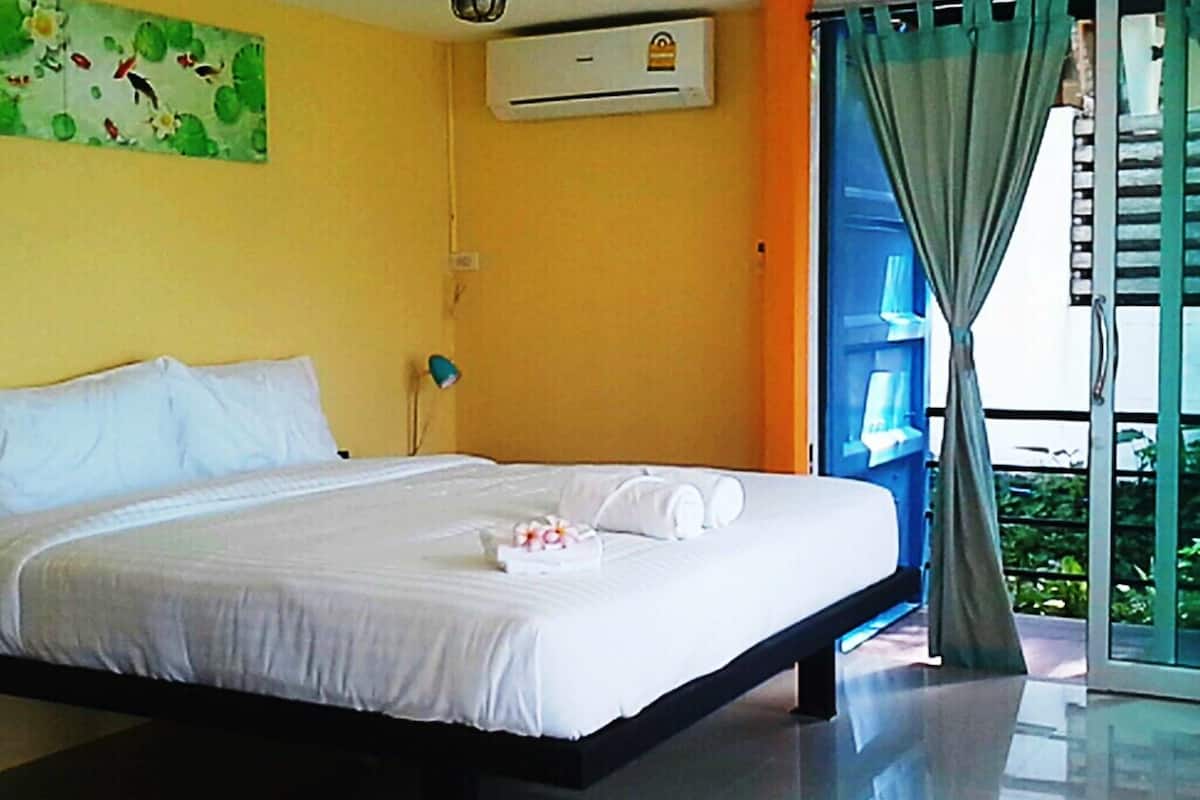 cottage, garden view | egyptian cotton sheets, down duvets, memory-foam beds, in-room safe