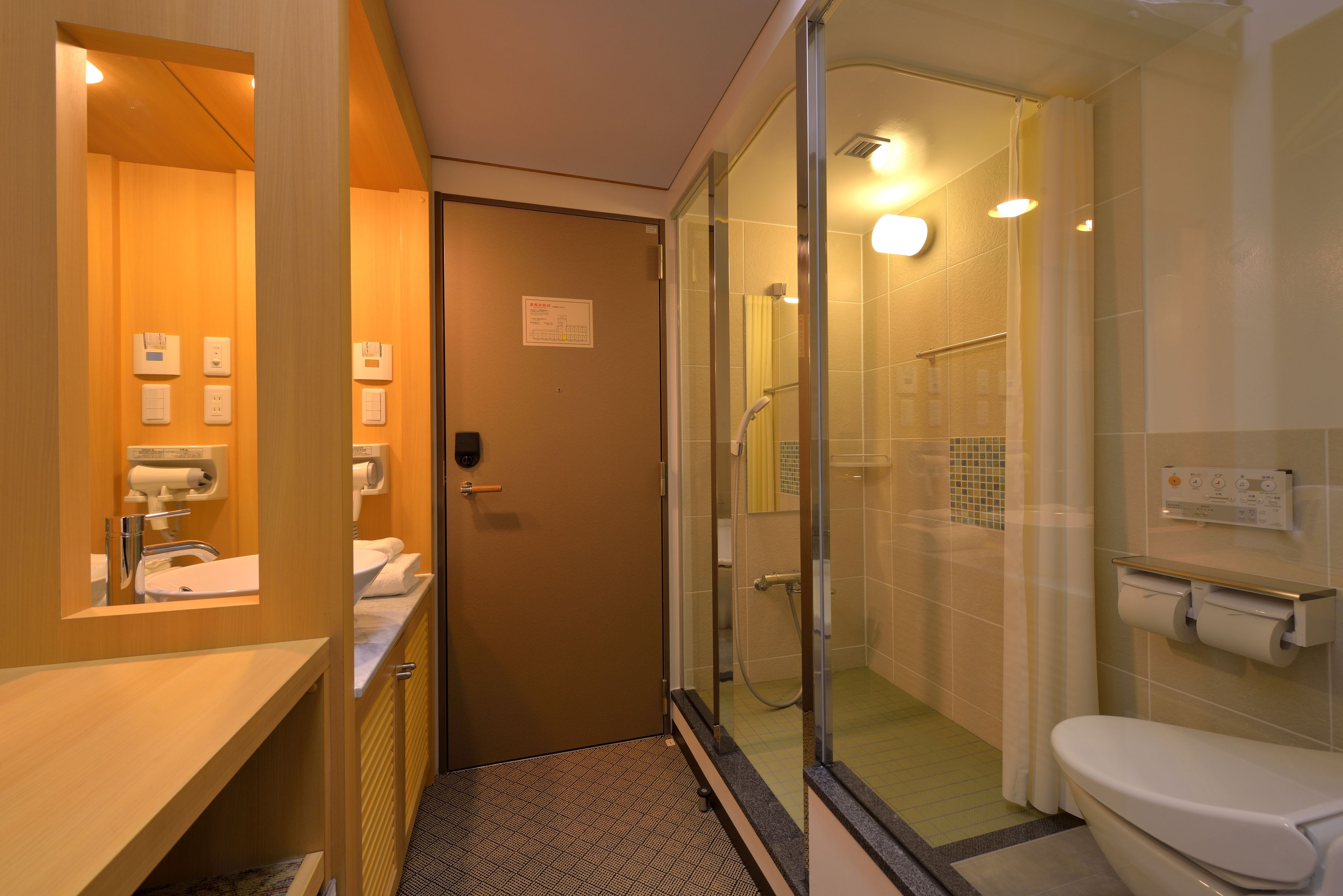 shower, free toiletries, hair dryer, bidet