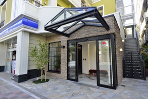 Property entrance - Okinawa Kariyushi LCH Izumizaki Kenchomae (Naha)