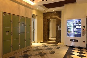 Lobby - Okinawa Kariyushi LCH Izumizaki Kenchomae (Naha)