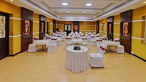 Unclassified image, 4 of 48, button - AMS Raj Palace Sundar (Chennai)