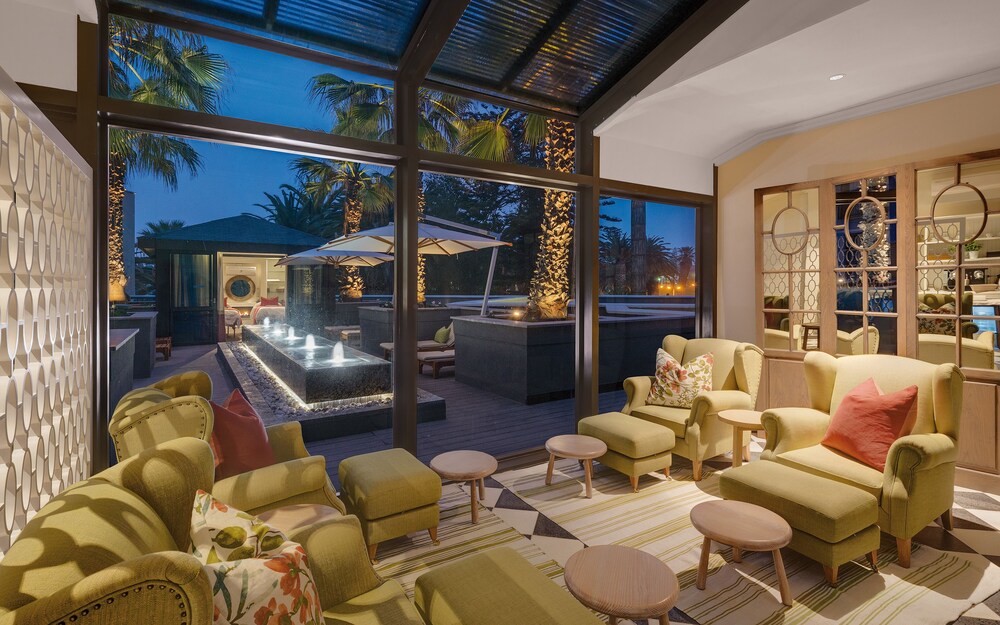 Strand Hotel by null