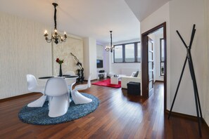 Departamento, 1 habitación | Área de sala de estar | Televisión de pantalla plana 