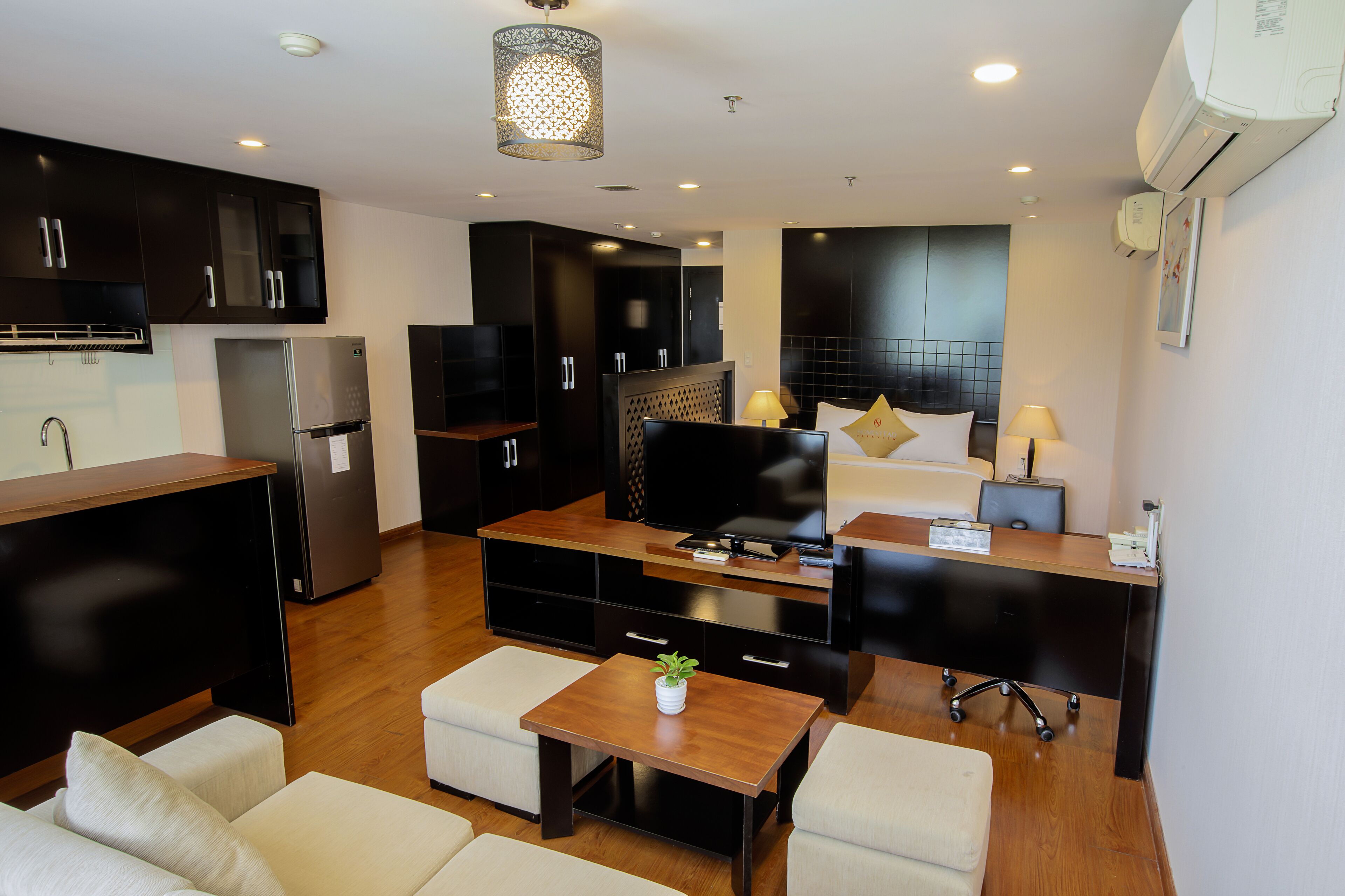 premium double room, 1 queen bed, park view | minibar, in-room safe, desk, blackout curtains