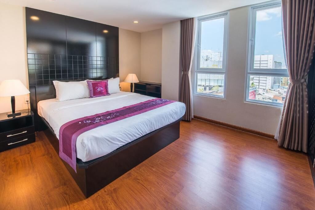 minibar, in-room safe, desk, blackout curtains