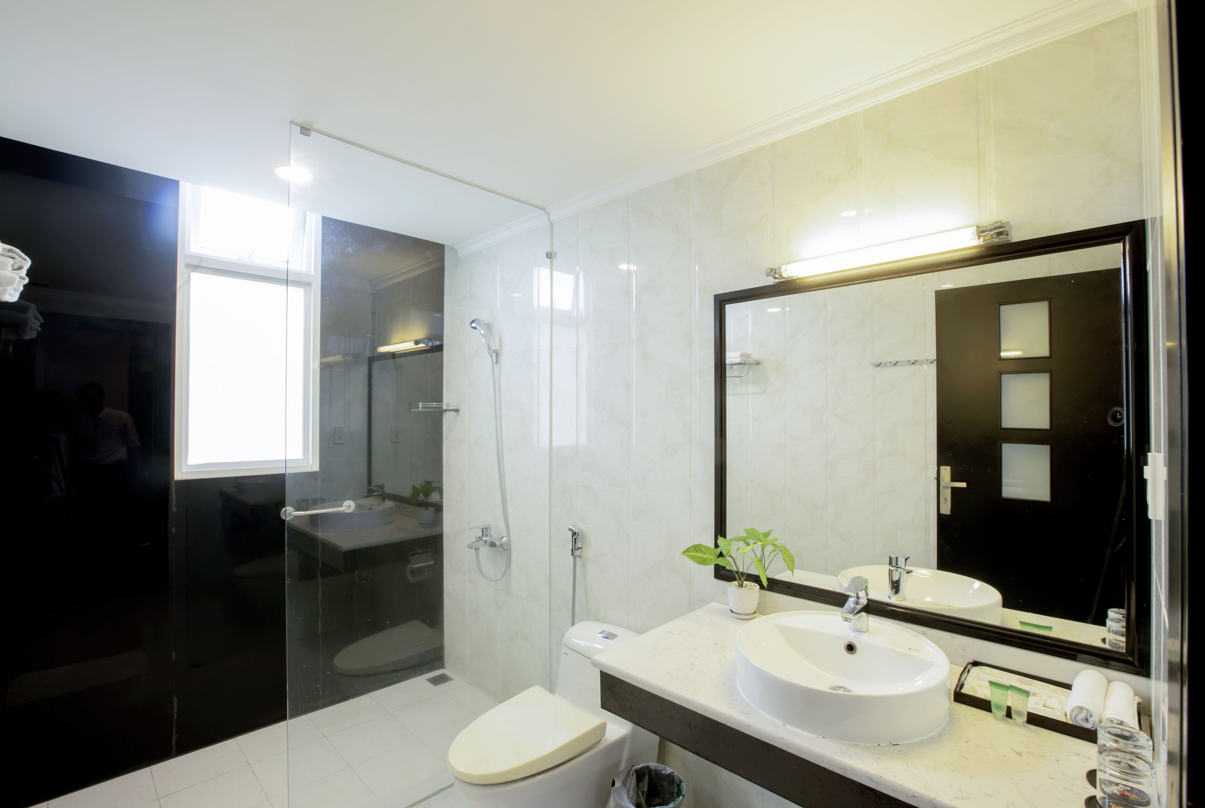 rainfall showerhead, free toiletries, hair dryer, slippers