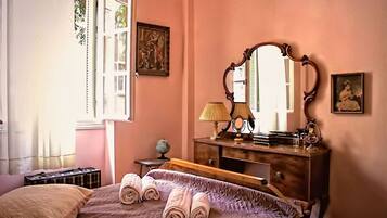 Habitación doble | Decoración personalizada y muebles diferentes