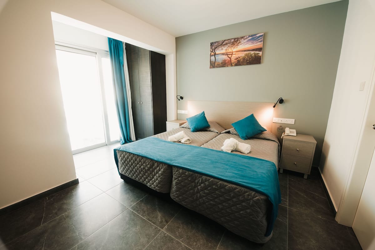 1 bedroom, desk, soundproofing, iron/ironing board