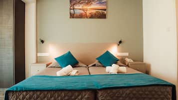 Superior Studio | Desk, soundproofing, iron/ironing board, free WiFi