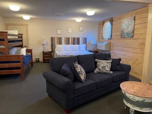 Triple Room | Desk, blackout curtains, iron/ironing board, free WiFi - Paddle Wheel Inn (Oregon)