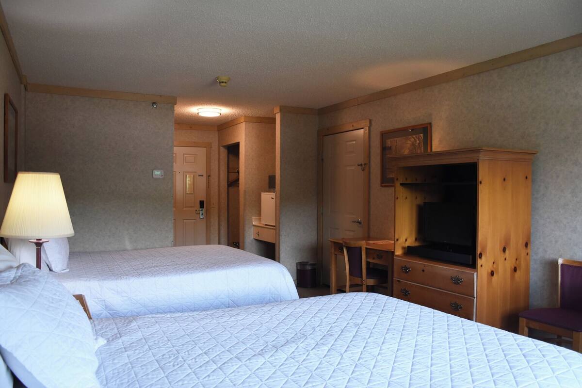 standard room | 1 bedroom, desk, blackout curtains, iron/ironing board