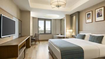 Minibar, in-room safe, desk, iron/ironing board