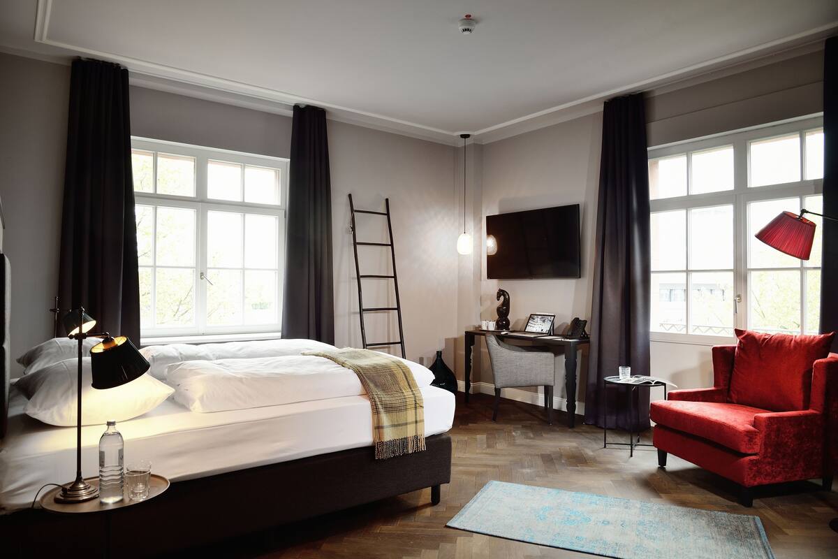 premium bedding, in-room safe, desk, blackout curtains