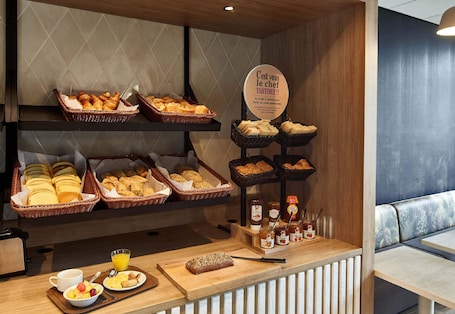 Daily buffet breakfast for a fee. B&B HOTEL Lille Lezennes Grand Stade