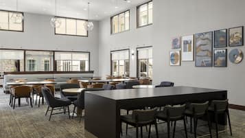 Frokost på farten er inkludert hver dag