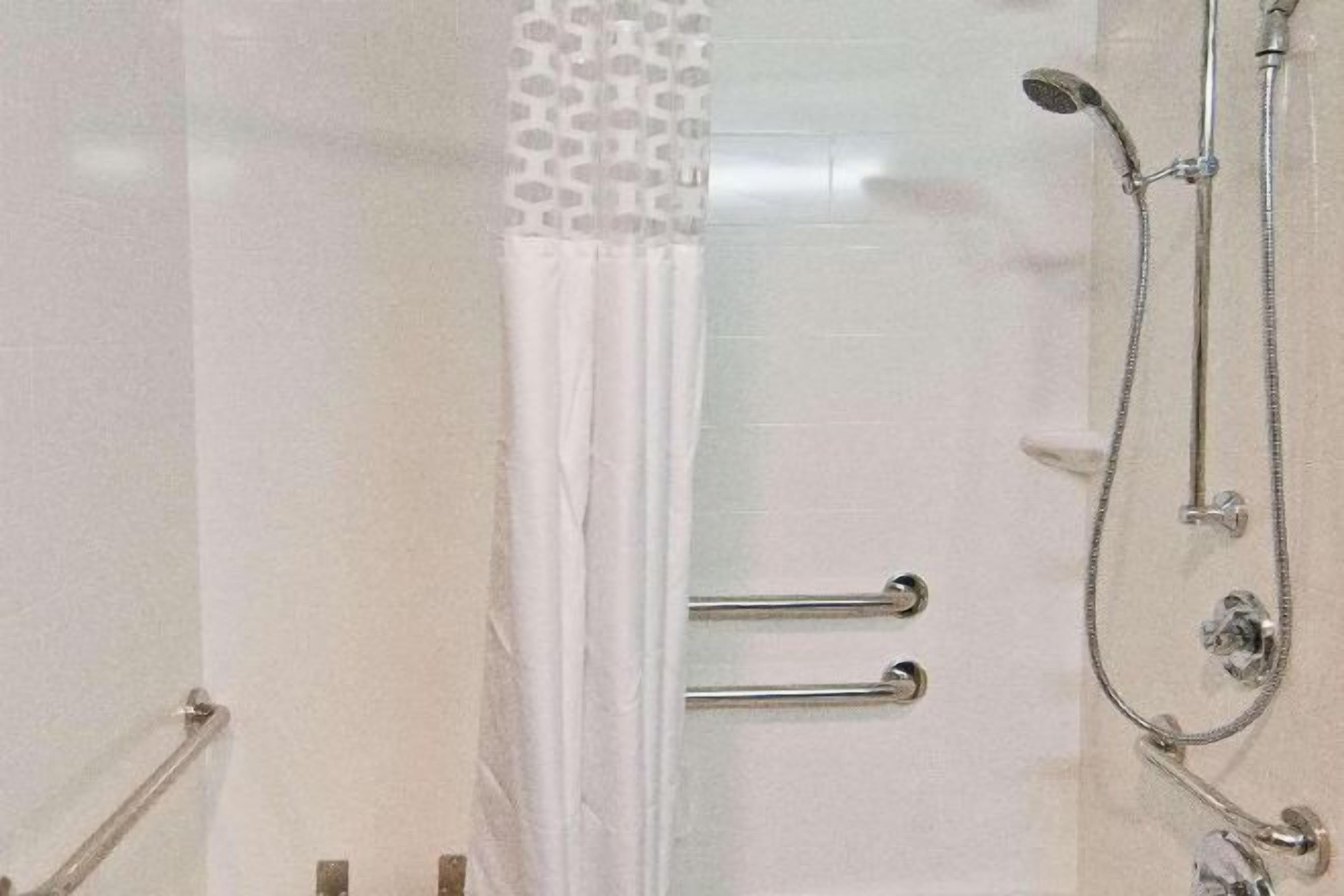 Bathroom | Shower, hydromassage showerhead, free toiletries, hair dryer