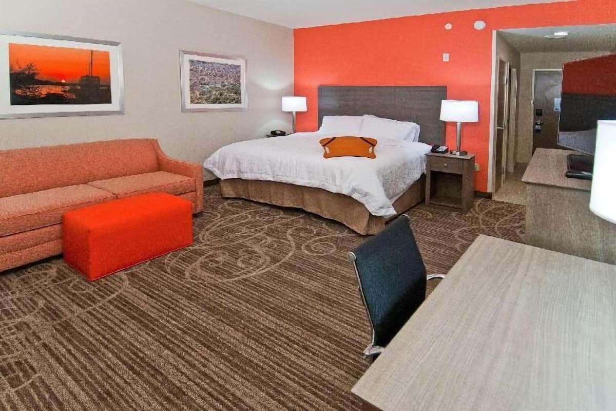 Zimmersafe, laptopgeeigneter Arbeitsplatz, Verdunkelungsvorhänge