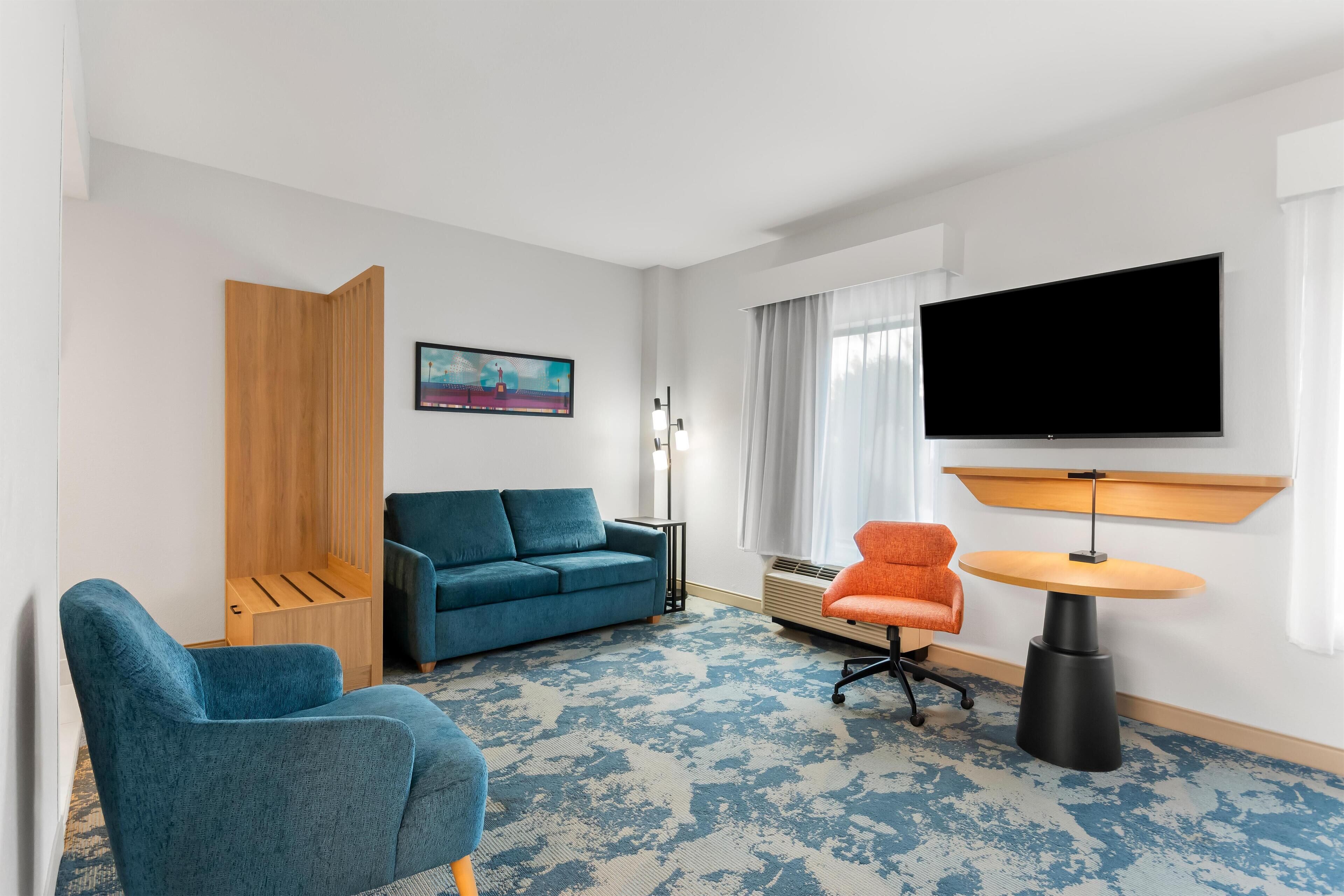 Studio - 1 kingsize-säng | Vardagsrum | 42-tums platt-tv med digitalkanaler och tv