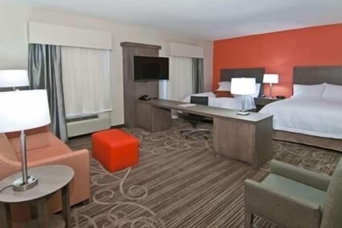 Zimmersafe, laptopgeeigneter Arbeitsplatz, Verdunkelungsvorhänge