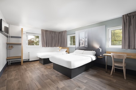 Triple Room, Accessible, Non Smoking | Premium bedding, desk, soundproofing, free cribs/infant beds