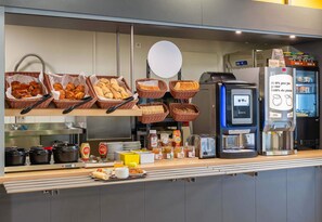 Buffet déjeuner servi tous les jours en supplément