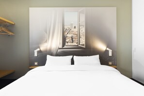 Premium bedding, desk, soundproofing, free cots/infant beds