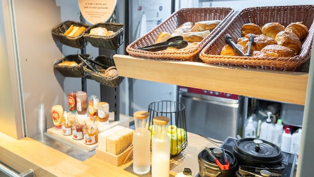 Bữa sáng buffet hàng ngày với phụ phí nhỏ 