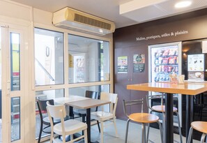 Daily buffet breakfast for a fee - B&B HOTEL Limoges (2) (Limoges)