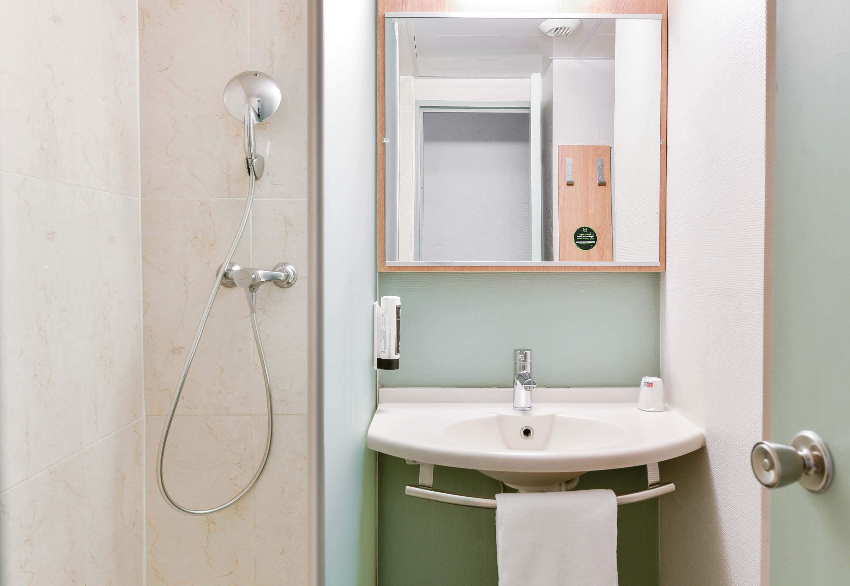 Photo - B&B HOTEL Toulouse Centre Canal du Midi