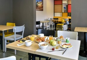 Desayuno buffet todos los días (con cargo)