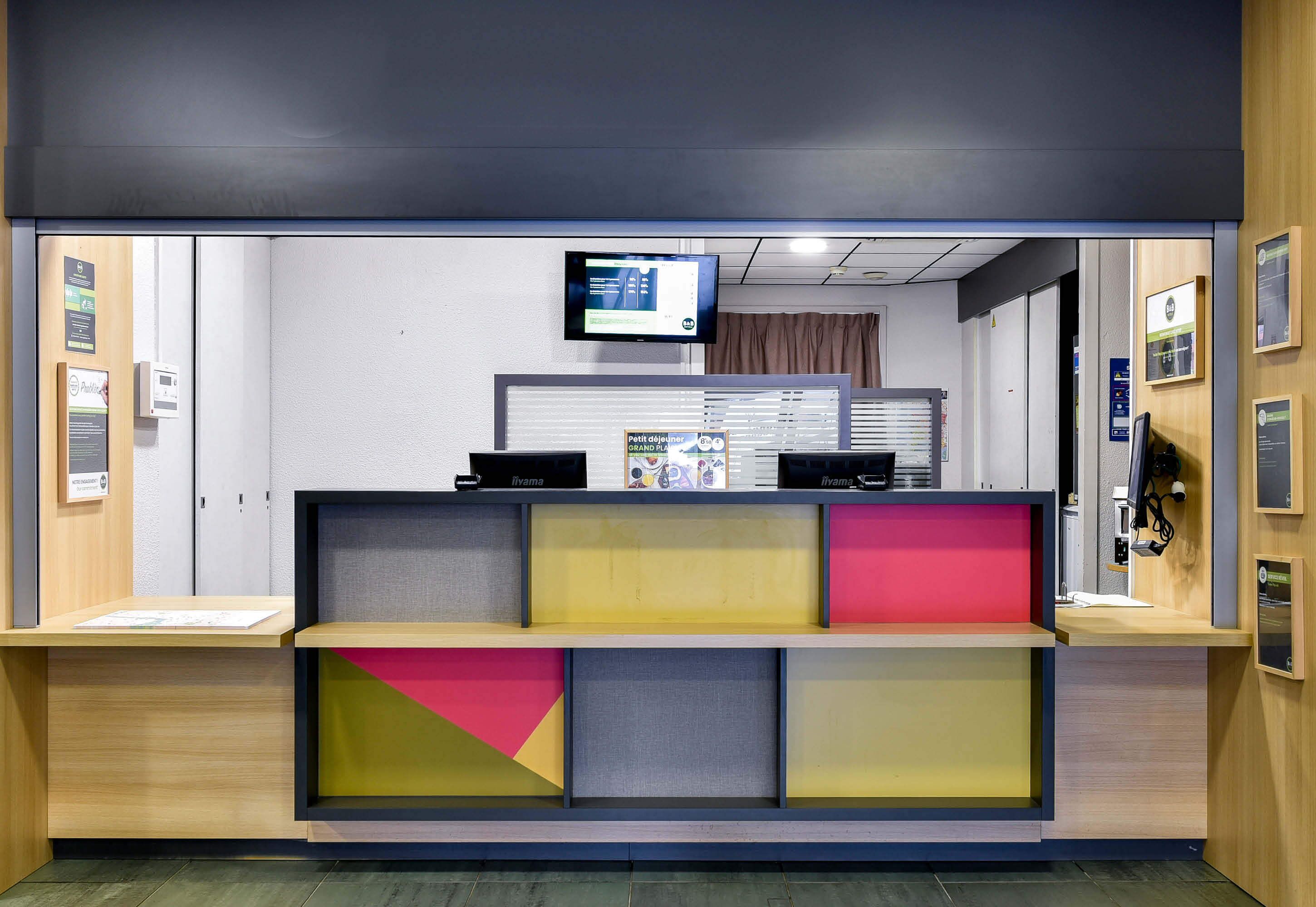 Photo - B&B HOTEL Toulouse Centre Canal du Midi