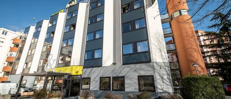 المنشأة من الخارج