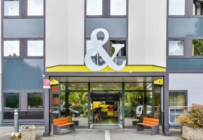 Entrada al alojamiento