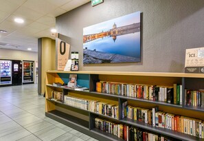 Lobby - B&B HOTEL Toulouse Centre Canal du Midi (Toulouse)
