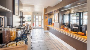 Desayuno buffet todos los días (con cargo) 