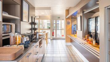 Petit déjeuner buffet servi tous les jours en supplément