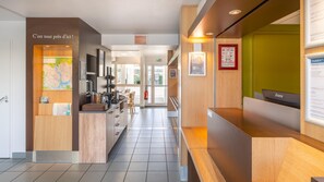 Daily buffet breakfast for a fee - Kyriad ECO - Lorient Lanester (Lanester)