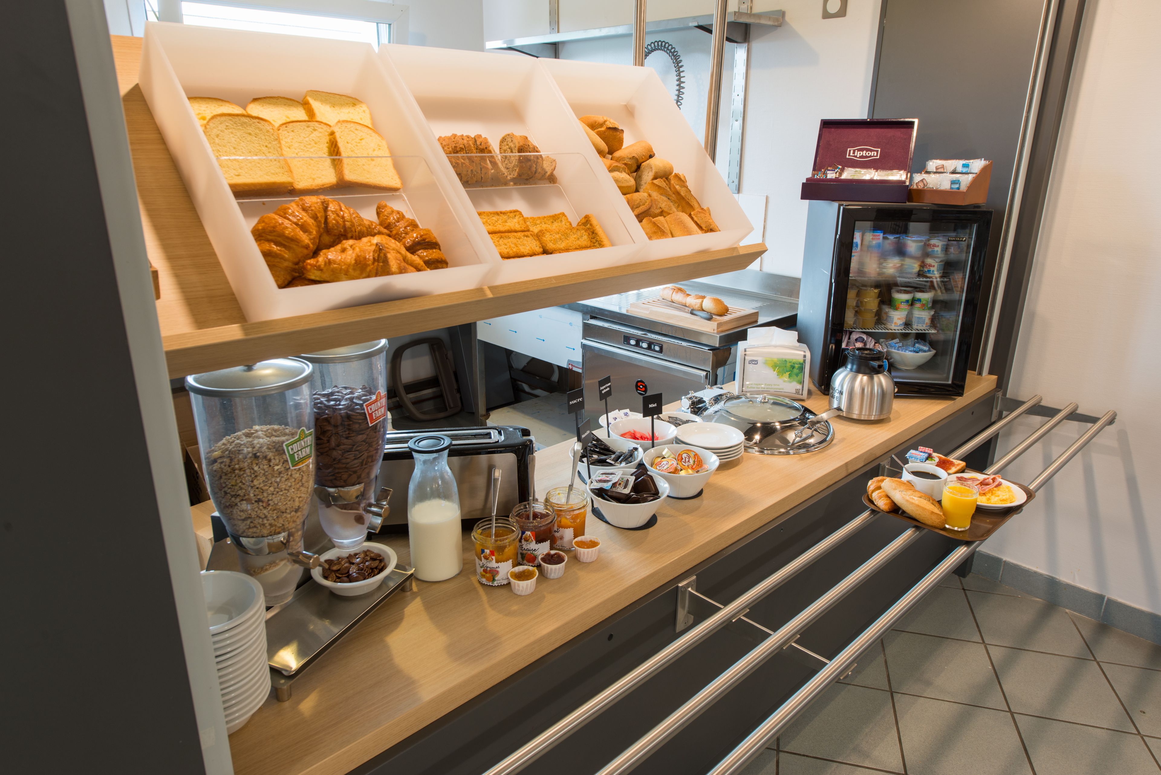 Petit déjeuner buffet servi tous les jours en supplément