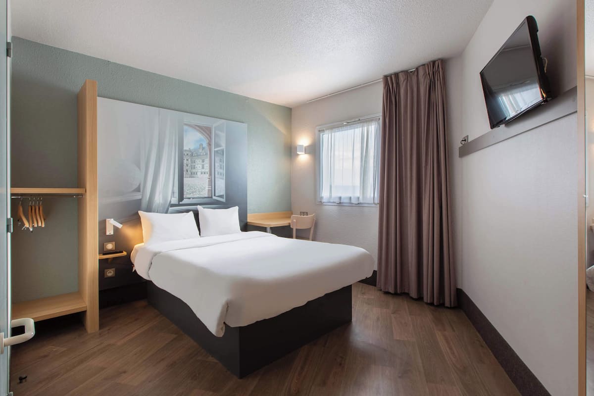 Double Room, Accessible | Premium bedding, desk, soundproofing, free WiFi
