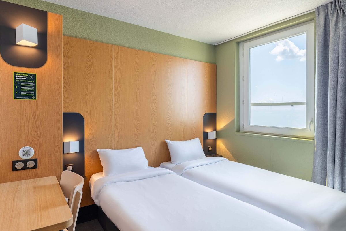 Habitación con 2 camas individuales, no fumadores | Ropa de cama de alta calidad, escritorio, cortinas opacas